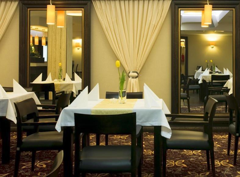 Hotel-Restauracja Platan Chrzanów Kültér fotó