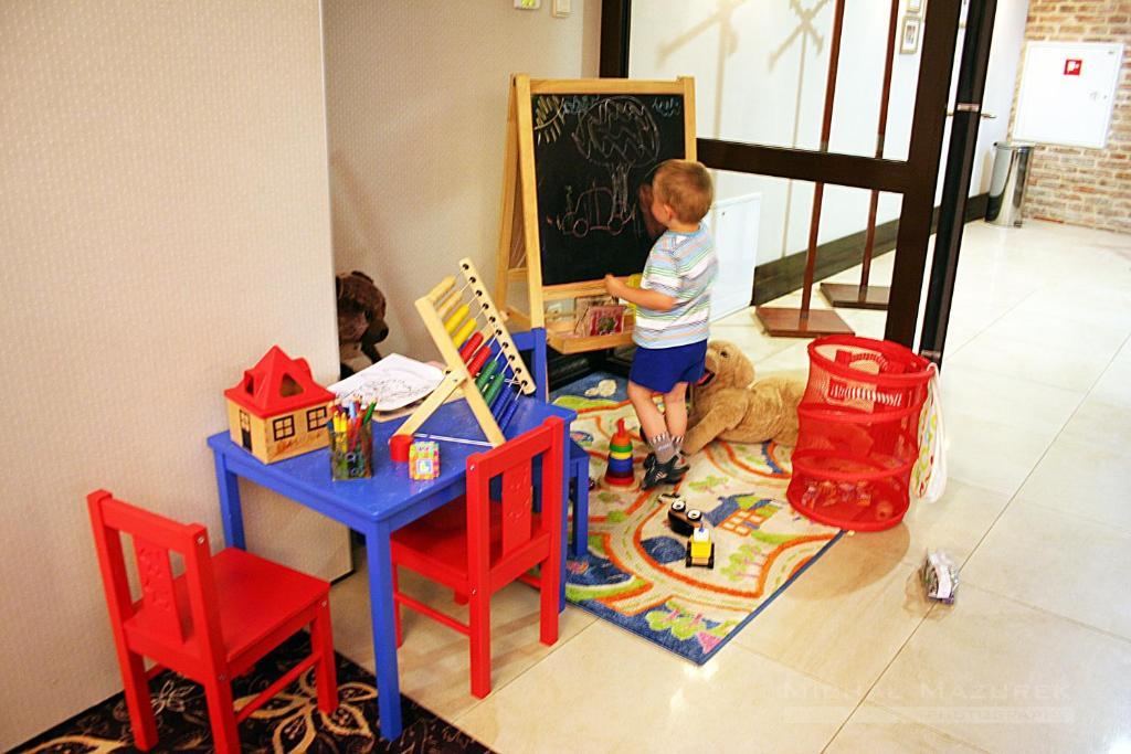 Hotel-Restauracja Platan Chrzanów Kültér fotó
