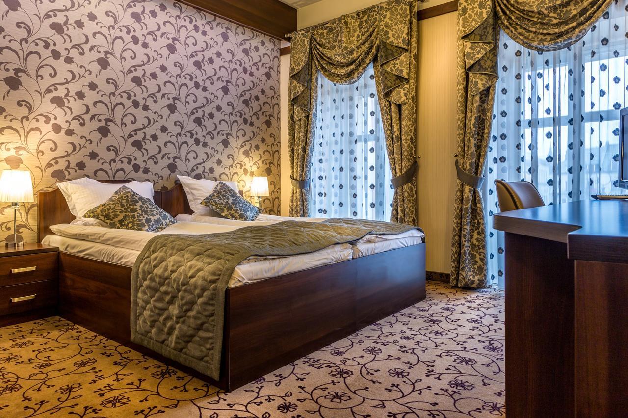 Hotel-Restauracja Platan Chrzanów Kültér fotó