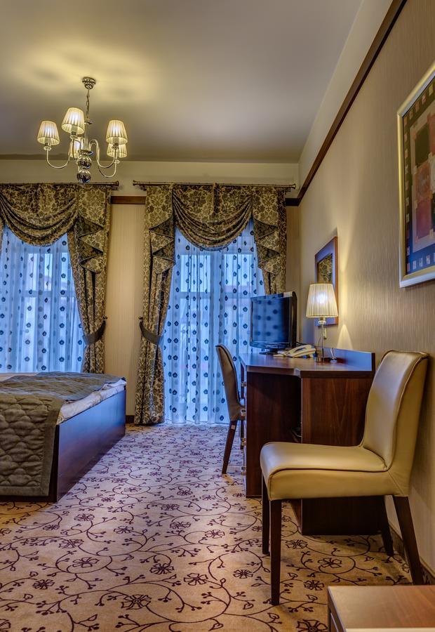 Hotel-Restauracja Platan Chrzanów Kültér fotó
